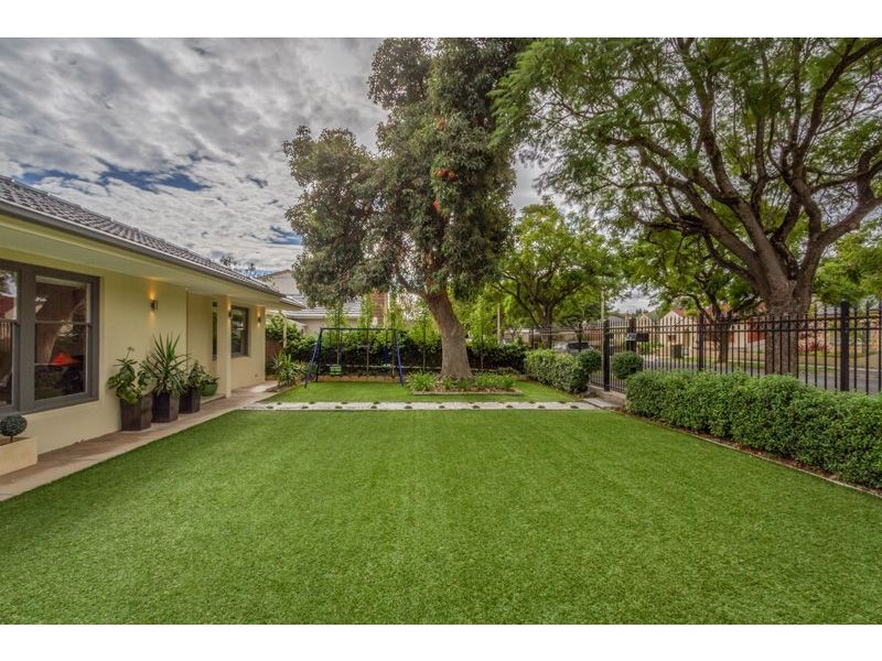 10 Cheviot Avenue, Lower Mitcham SA 5062
