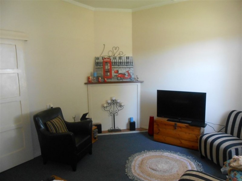 8 Dumbarton, Edwardstown SA 5039