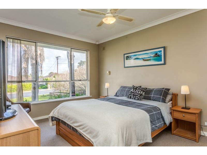13 Glenda Ave, Morphett Vale SA 5162