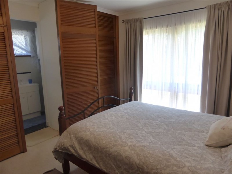 106 Black Rd, Flagstaff Hill SA 5159