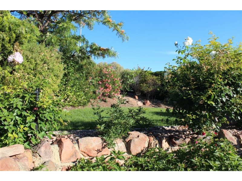 15 Aroona Road, Hallett Cove SA 5158