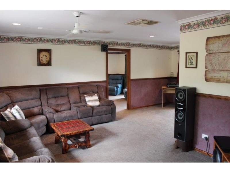 15 Aroona Road, Hallett Cove SA 5158