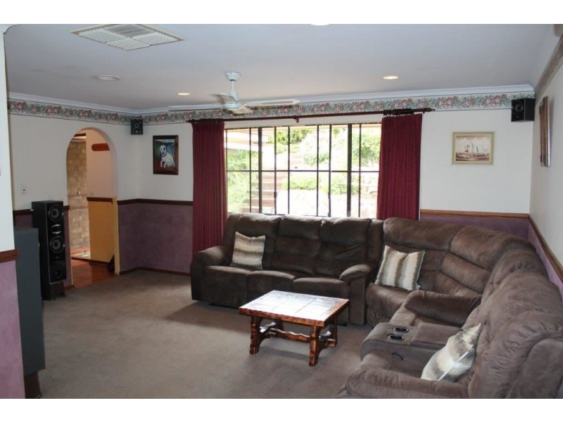 15 Aroona Road, Hallett Cove SA 5158