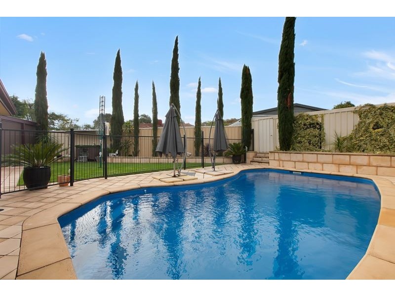 8 Cass Court, Woodcroft SA 5162