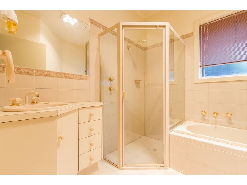 5 Honeyeater Crescent, Flagstaff Hill SA 5159