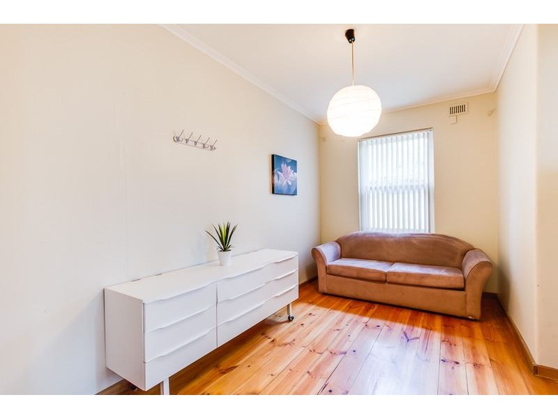 17 Sandison Avenue, Park Holme SA 5043