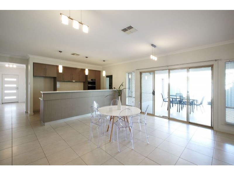 46 Macmillan Ave, Mawson Lakes SA 5095