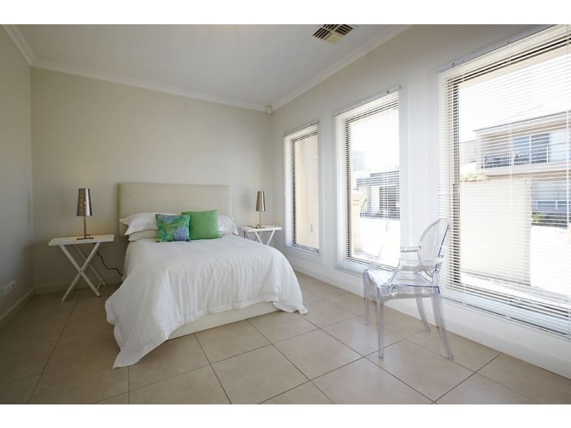 46 Macmillan Ave, Mawson Lakes SA 5095