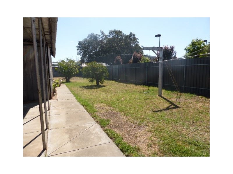 18 Eaton Street, Cumberland Park SA 5041