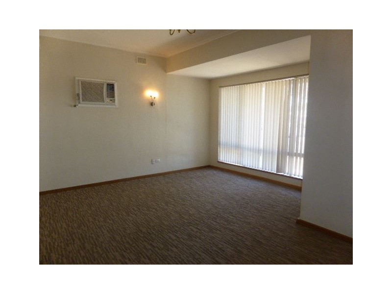 17 Sandison Ave, Park Holme SA 5043