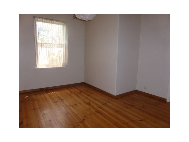 17 Sandison Ave, Park Holme SA 5043