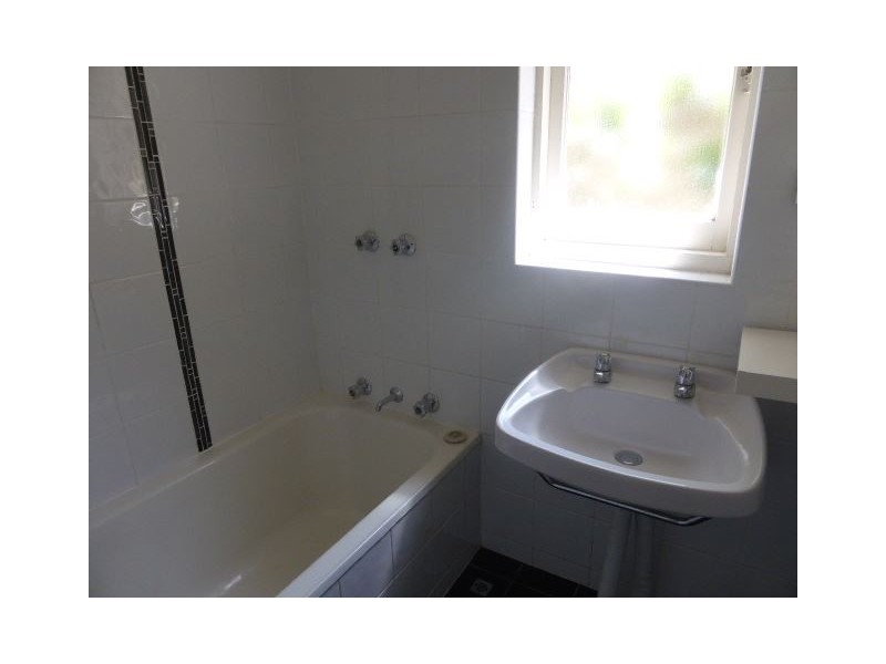 17 Sandison Ave, Park Holme SA 5043