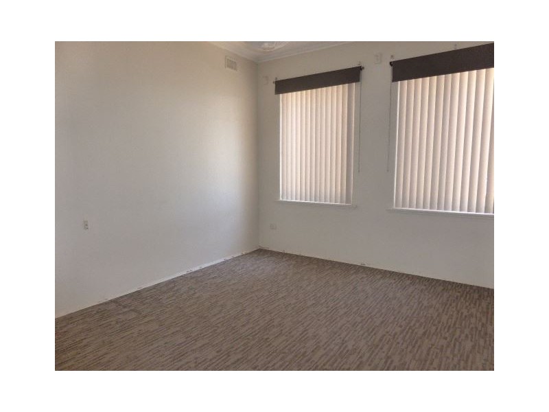 17 Sandison Ave, Park Holme SA 5043