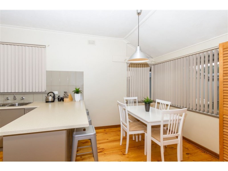 17 Sandison Ave, Park Holme SA 5043