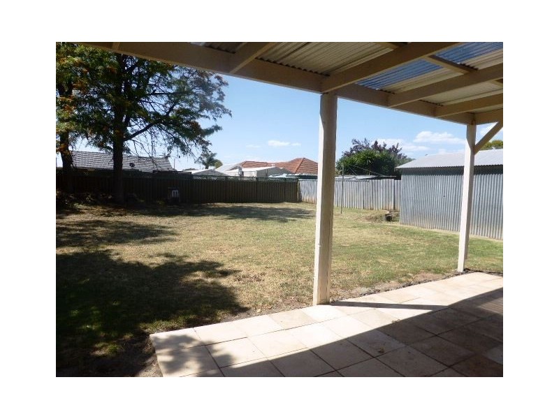 17 Sandison Ave, Park Holme SA 5043