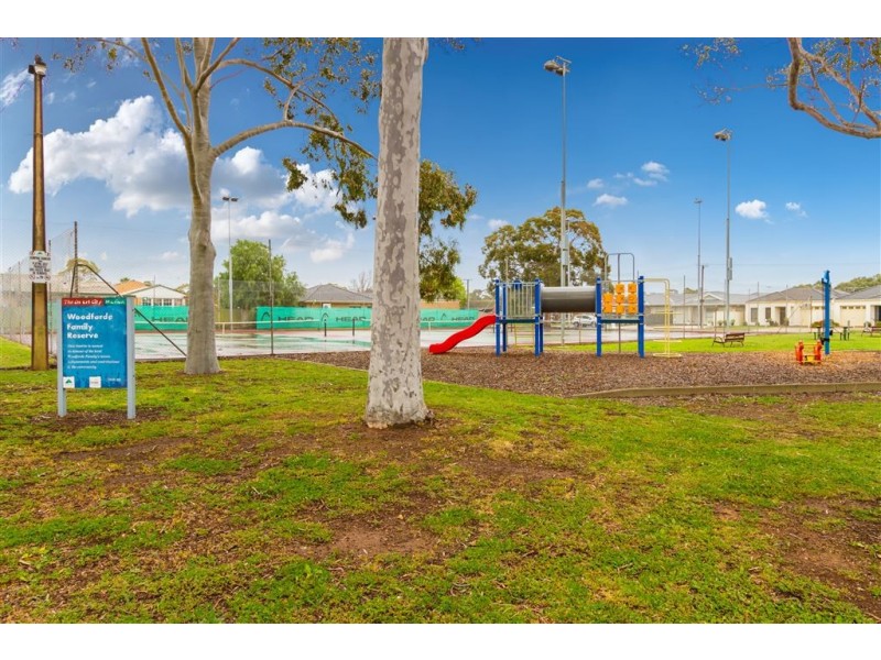 17 Sandison Ave, Park Holme SA 5043