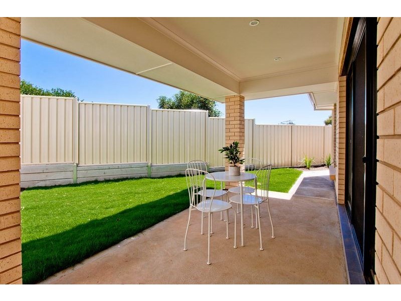 14 Carolan Crescent, Valley View SA 5093