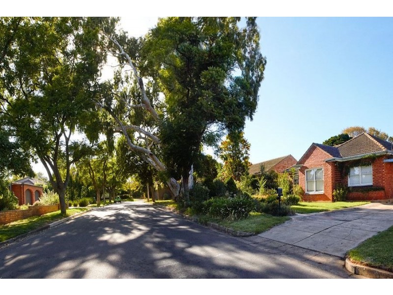 9 Surrey Crescent, Lower Mitcham SA 5062