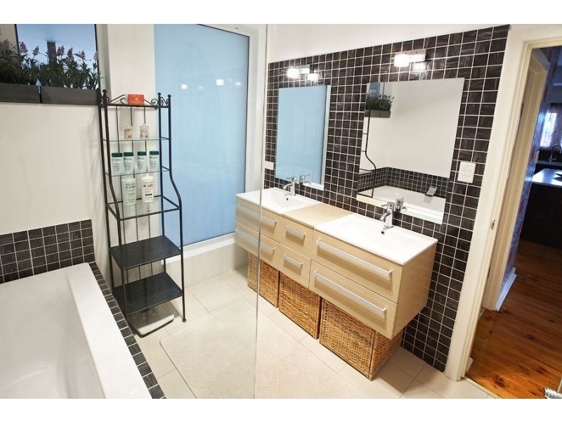 28 Columbia Avenue, Clapham SA 5062