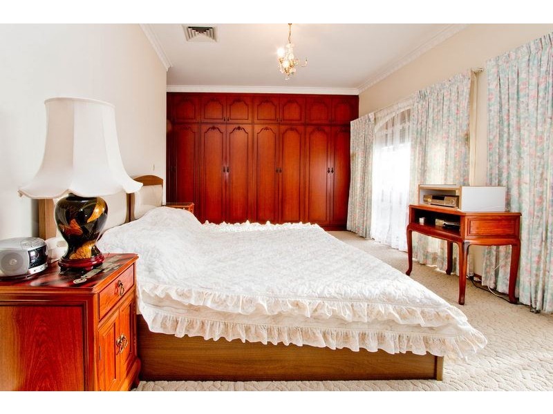 8 Kinnane Crescent, Pasadena SA 5042