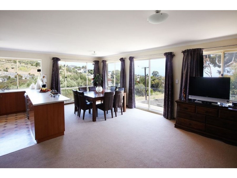 6 Victoria Parade, Darlington SA 5047