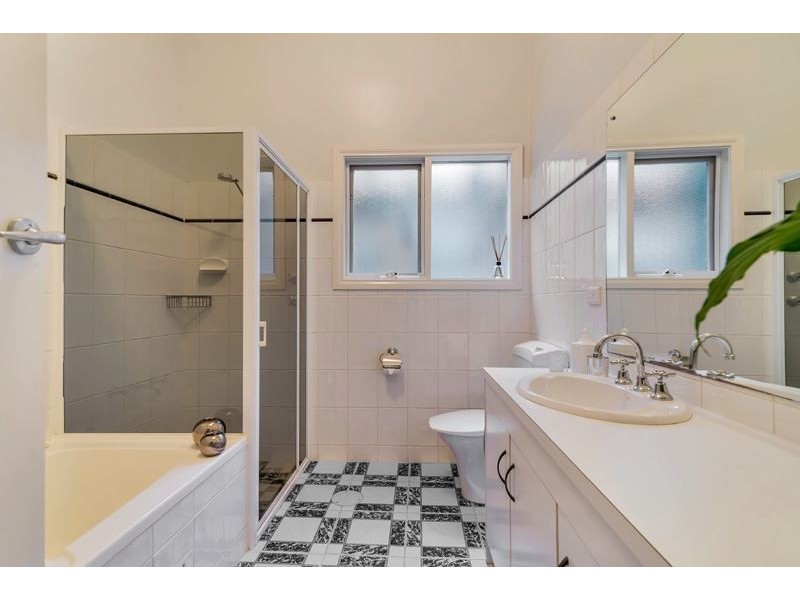 4 Wesley Street, Lower Mitcham SA 5062