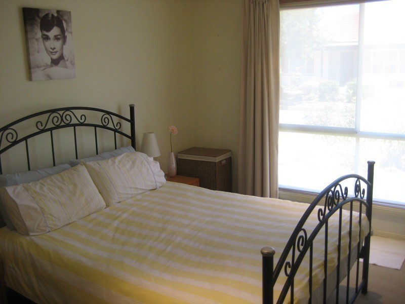 1/14C Almond Grove, Glandore SA 5037