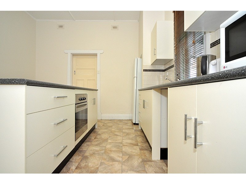 21 Gray St, Black Forest SA 5035