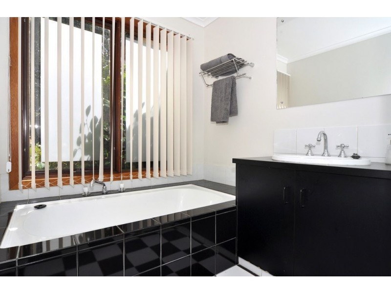 6 Bradshaw Ave, Crafers SA 5152