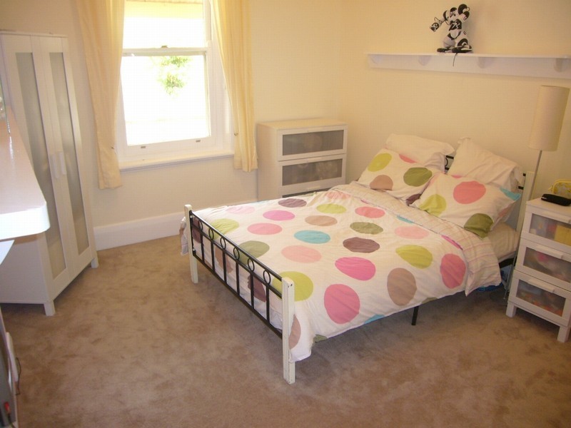 11 Hope St, Clare SA 5453