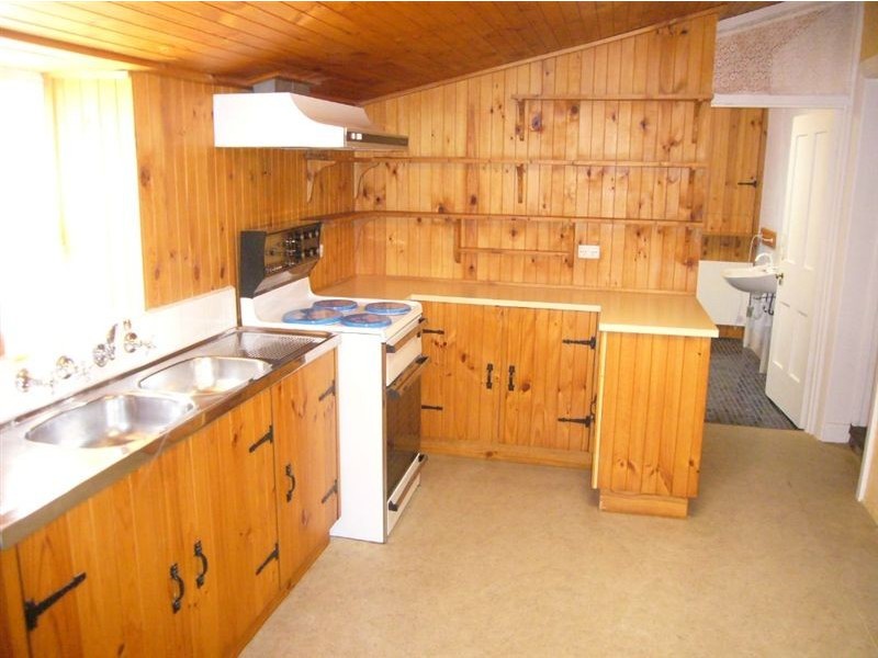 2 Penclawdd Street, Burra SA 5417