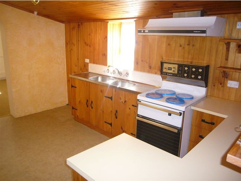 2 Penclawdd Street, Burra SA 5417