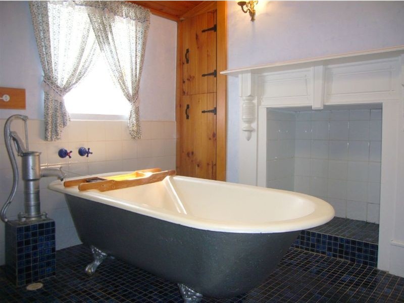 2 Penclawdd Street, Burra SA 5417