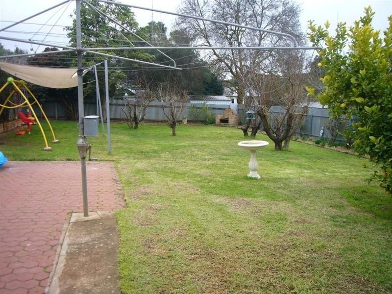 14 Melrose Ave, Clare SA 5453