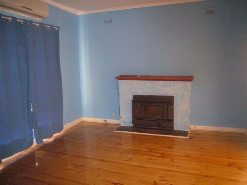 25 William Street, Clare SA 5453