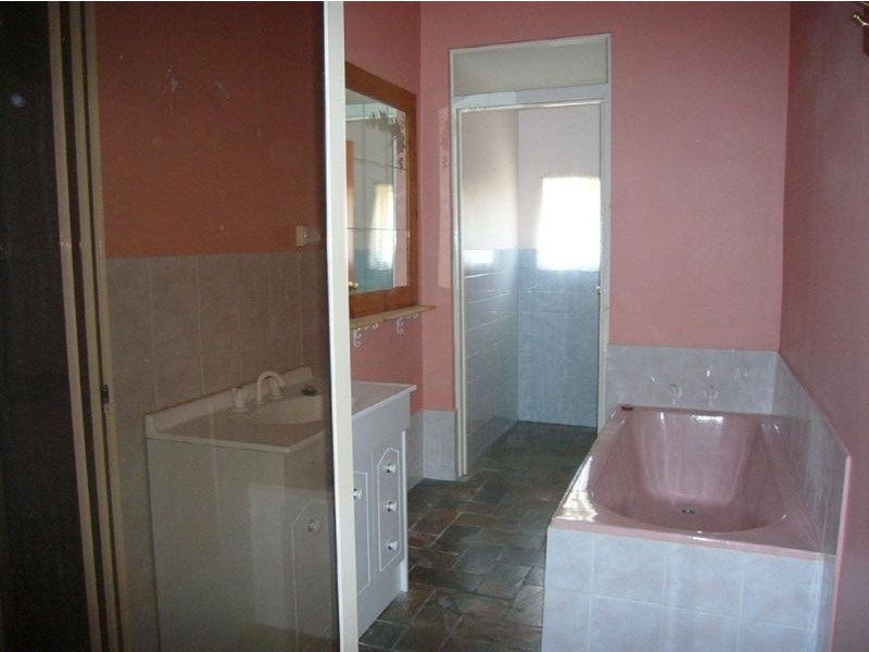 340 Main North Rd, Clare SA 5453