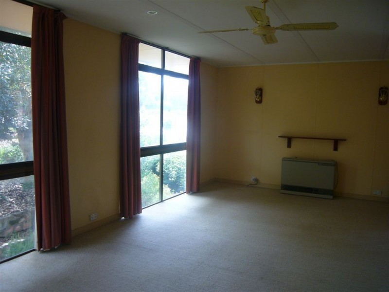 15 Beare Street, Clare SA 5453