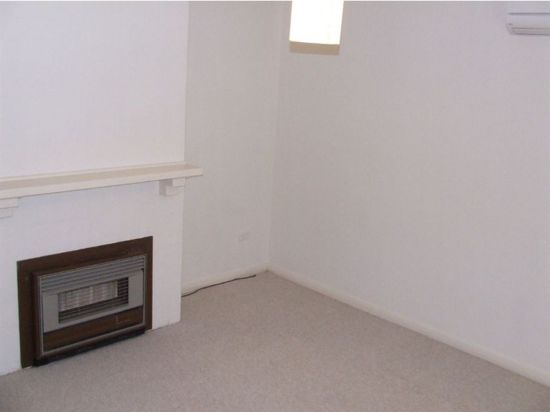 6 West Tce, Clare SA 5453