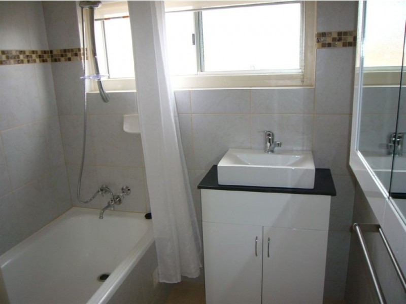 6 West Tce, Clare SA 5453