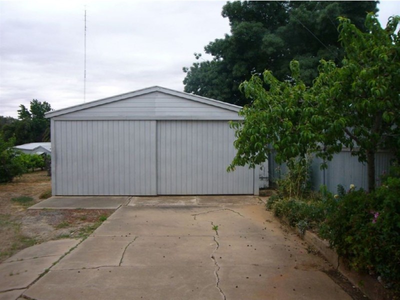 6 West Tce, Clare SA 5453