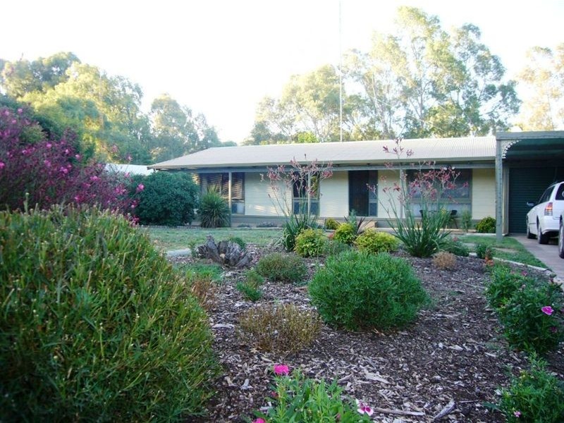 49 Victoria Road, Clare SA 5453