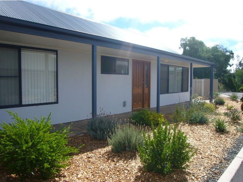 2/8 Beare Street, Clare SA 5453