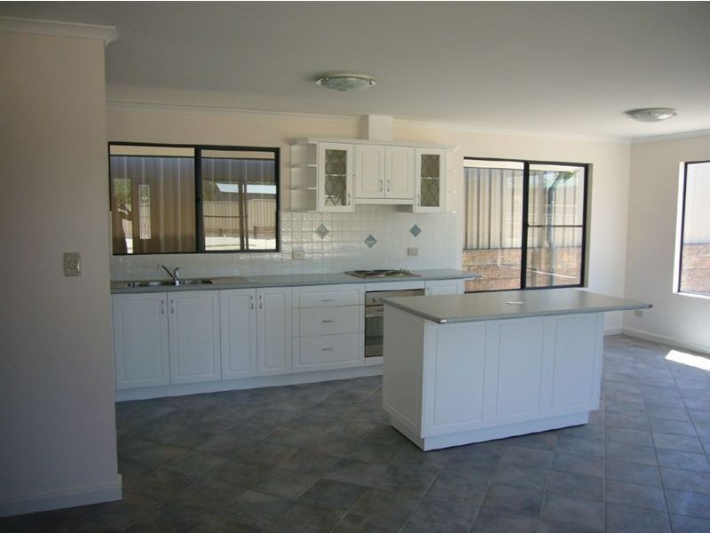 2/8 Beare Street, Clare SA 5453