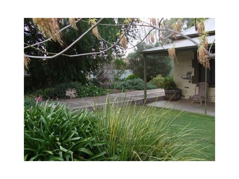 5 Strickland St, Riverton SA 5412