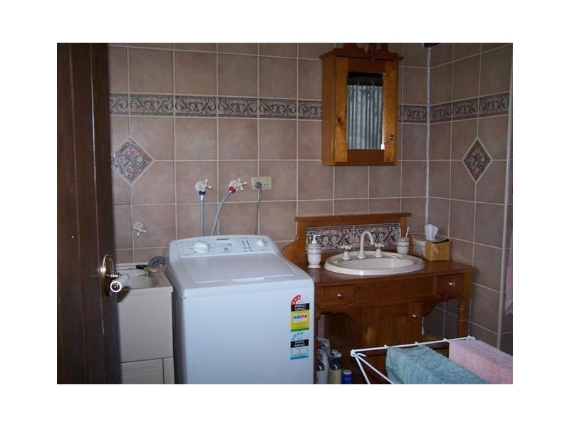 5 Strickland St, Riverton SA 5412