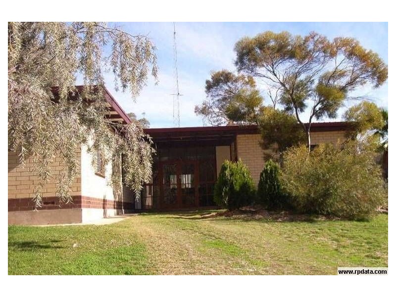 9 Vanga Avenue, Clare SA 5453