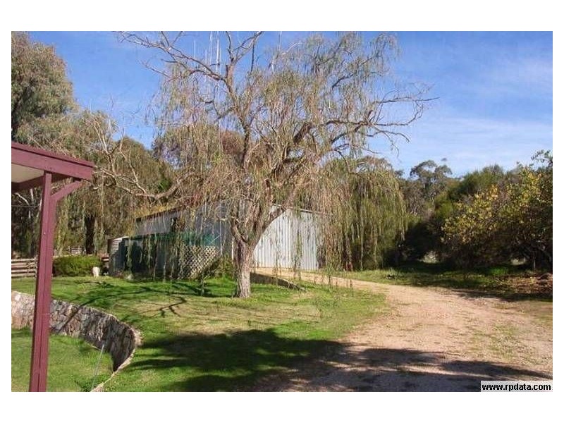 9 Vanga Avenue, Clare SA 5453