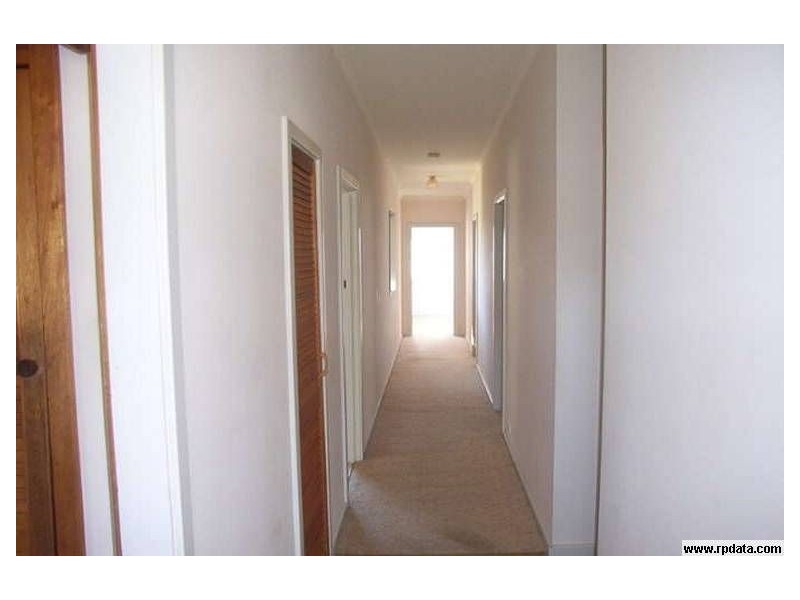 9 Vanga Avenue, Clare SA 5453