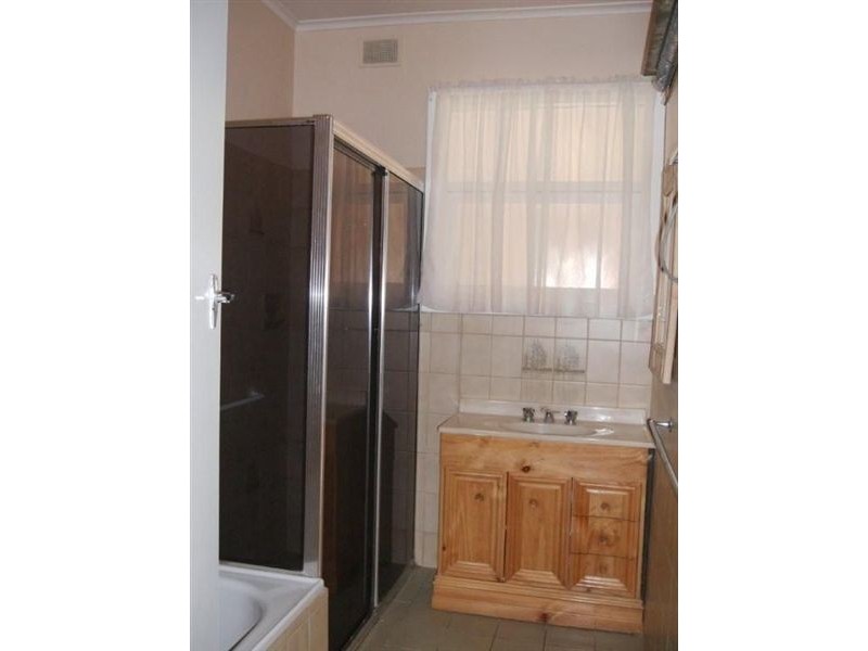 1 Cooper St, Riverton SA 5412