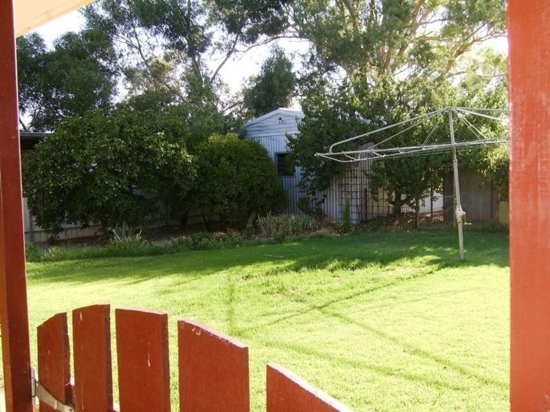 1 Cooper St, Riverton SA 5412